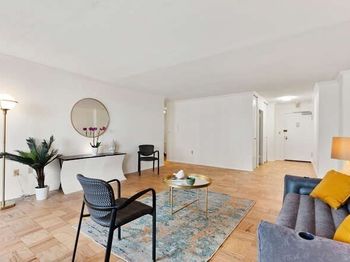 2 Hawthorne Pl