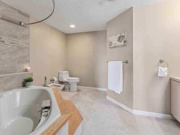 65 Lake Ave 1008, Worcester MA 01604