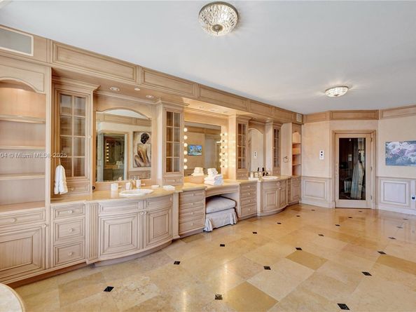 6051 N Ocean Dr PH5, Hollywood FL 33019
