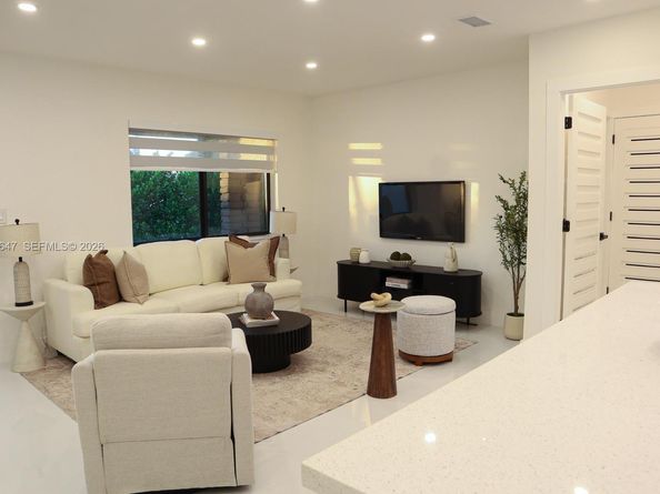 930 NE 163rd St, North Miami Beach FL 33162