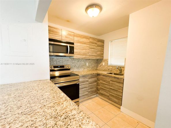 8840 Fontainebleau Blvd 402, Miami FL 33172