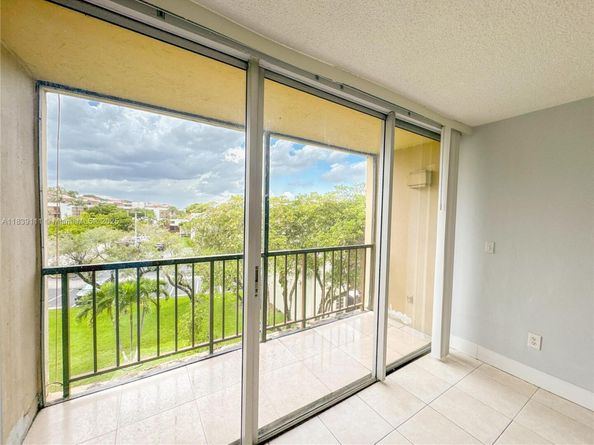 8840 Fontainebleau Blvd 402, Miami FL 33172