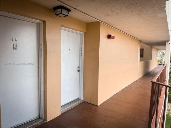 8840 Fontainebleau Blvd 402, Miami FL 33172