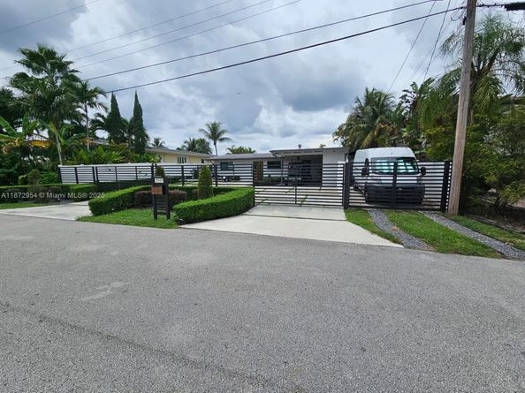 2543 Gulfstream Ln, Fort Lauderdale FL 33312