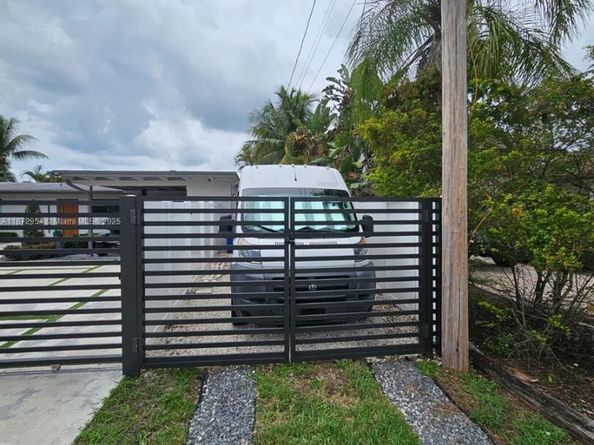 2543 Gulfstream Ln, Fort Lauderdale FL 33312