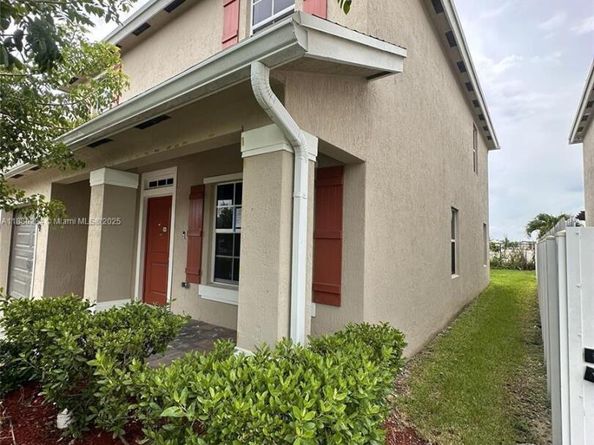 619 NE 4th St, Florida City FL 33034