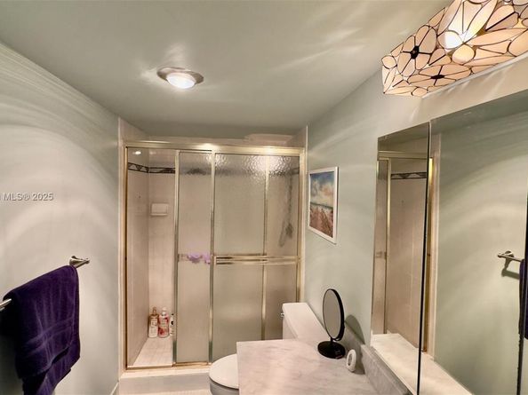 427 Golden Isles Dr 8A, Hallandale Beach FL 33009