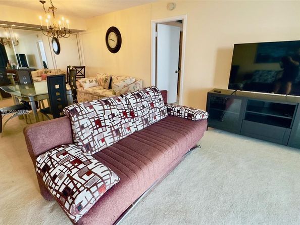 427 Golden Isles Dr 8A, Hallandale Beach FL 33009