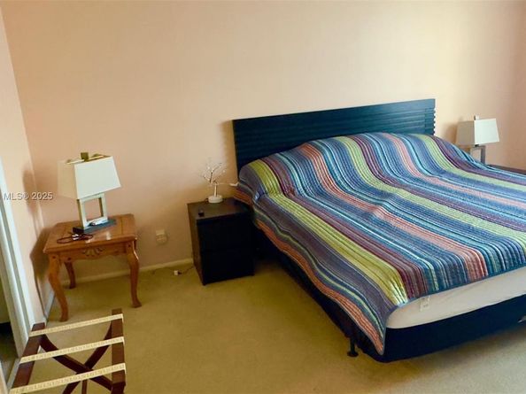 427 Golden Isles Dr 8A, Hallandale Beach FL 33009