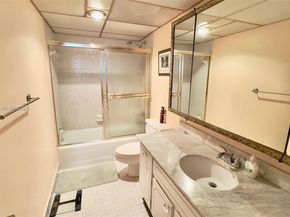 427 Golden Isles Dr 8A, Hallandale Beach FL 33009