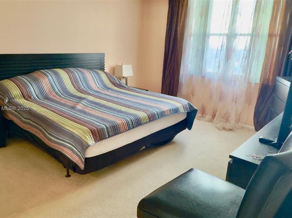 427 Golden Isles Dr 8A, Hallandale Beach FL 33009