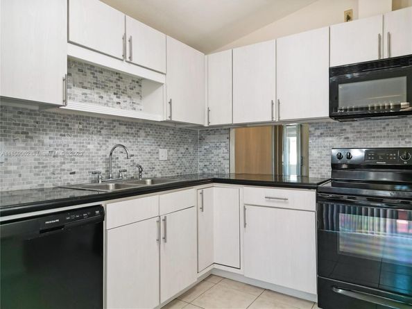 114 Essex Rd 136, Hollywood FL 33024