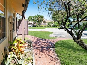 114 Essex Rd 136, Hollywood FL 33024