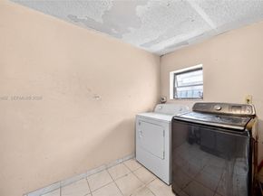 3061 NW 14th St, Miami FL 33125
