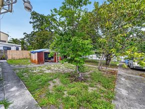 3061 NW 14th St, Miami FL 33125