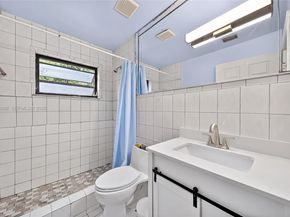 3061 NW 14th St, Miami FL 33125