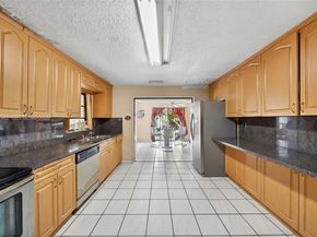 3061 NW 14th St, Miami FL 33125