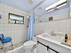 3061 NW 14th St, Miami FL 33125