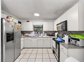 3061 NW 14th St, Miami FL 33125