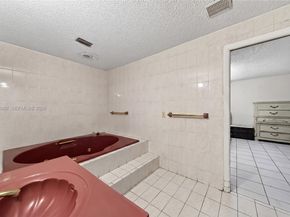 3061 NW 14th St, Miami FL 33125