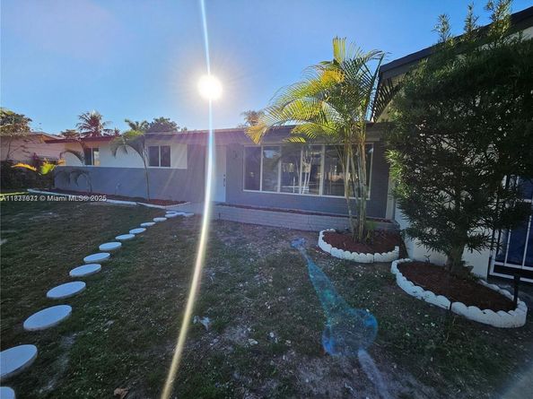221 SW 53rd Ave, Plantation FL 33317