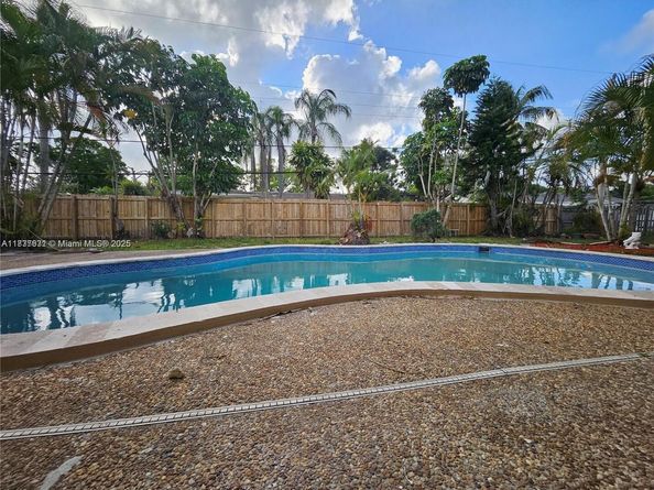 221 SW 53rd Ave, Plantation FL 33317