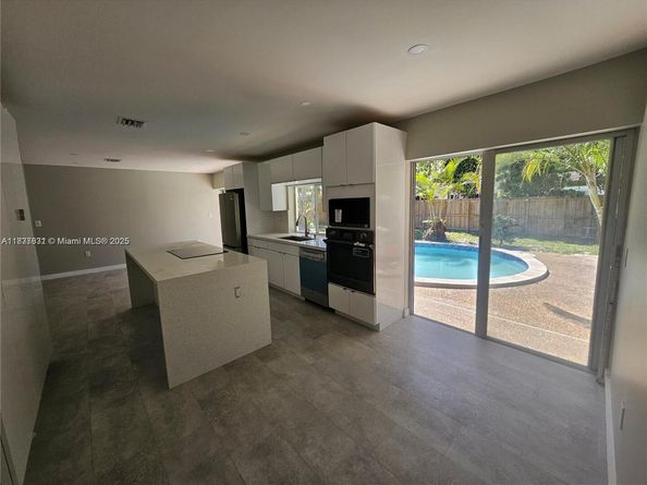 221 SW 53rd Ave, Plantation FL 33317