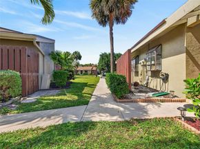 64 Meadows Dr, Boynton Beach FL 33436