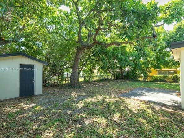 1508 NW 32nd Ave, Lauderhill FL 33311