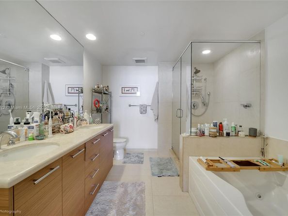 Undisclosed Address #A11851522, Miami FL 33132