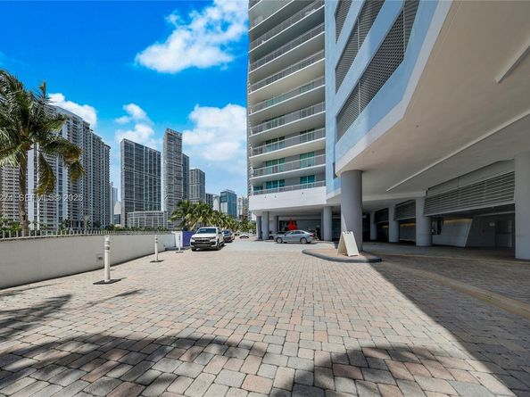 Undisclosed Address #A11926274, Miami FL 33131