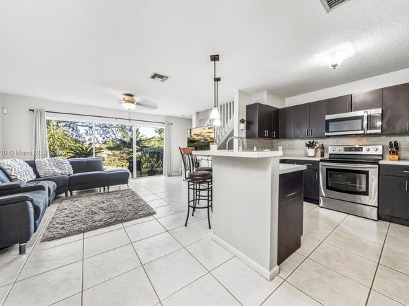 8945 NW 38th Dr 17, Coral Springs FL 33065