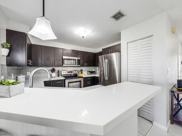 8945 NW 38th Dr 17, Coral Springs FL 33065