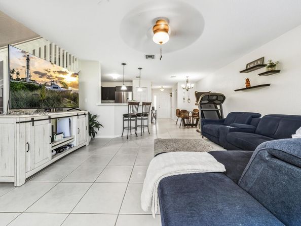 8945 NW 38th Dr 17, Coral Springs FL 33065