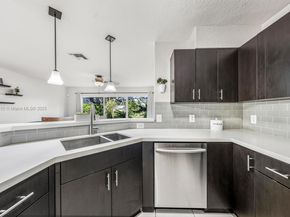 8945 NW 38th Dr 17, Coral Springs FL 33065