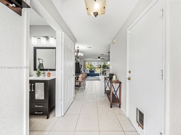 8945 NW 38th Dr 17, Coral Springs FL 33065