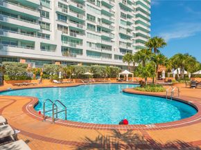 300 S Pointe Dr 907, Miami Beach FL 33139