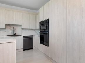 300 S Pointe Dr 907, Miami Beach FL 33139