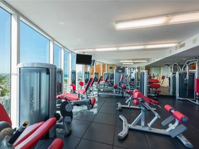 300 S Pointe Dr 907, Miami Beach FL 33139