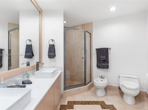 300 S Pointe Dr 907, Miami Beach FL 33139