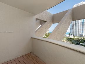 300 S Pointe Dr 907, Miami Beach FL 33139