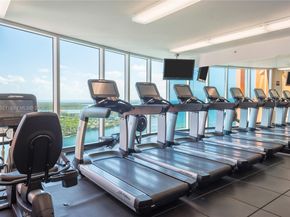 300 S Pointe Dr 907, Miami Beach FL 33139