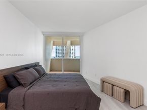 300 S Pointe Dr 907, Miami Beach FL 33139