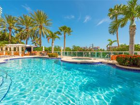 300 S Pointe Dr 907, Miami Beach FL 33139