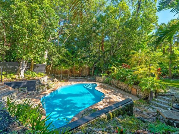 6525 SW 133rd Dr, Pinecrest FL 33156