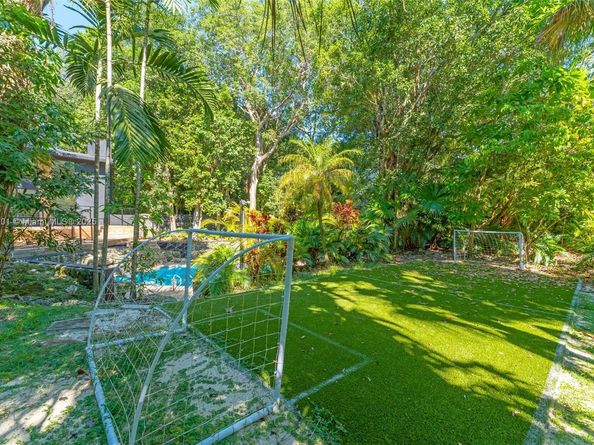 6525 SW 133rd Dr, Pinecrest FL 33156