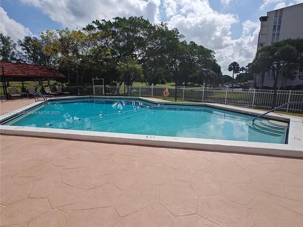 7051 Environ Blvd 433, Lauderhill FL 33319