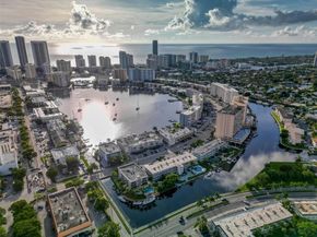 437 Golden Isles Dr 5J, Hallandale Beach FL 33009