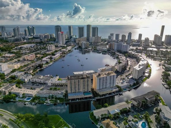 437 Golden Isles Dr 5J, Hallandale Beach FL 33009