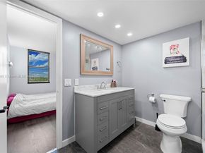 437 Golden Isles Dr 5J, Hallandale Beach FL 33009